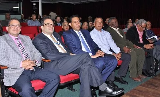 imparten-diplomados-ciencias-politicas-y-relaciones-internacionales-a-dominicanos-ny