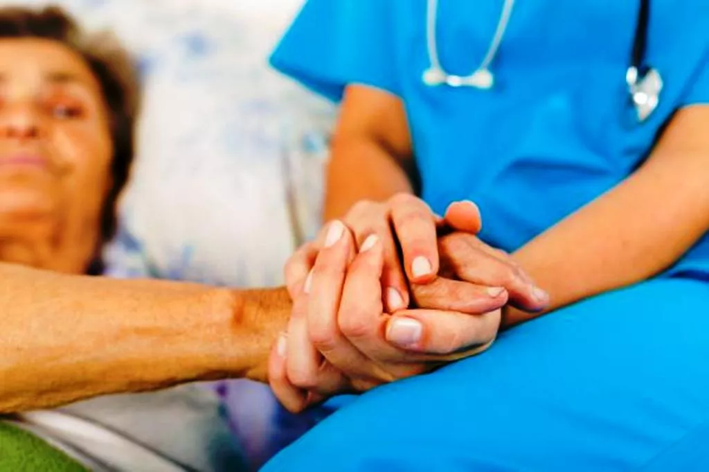 muere-mujer-de-un-ataque-cardiacon-mientras-compartia-con-familiares-en-un-restaurant-de-maimon-i