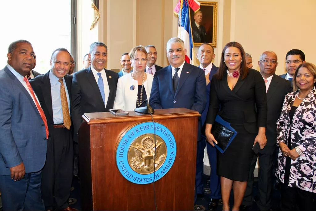 miguel-vargas-acompanado-del-congresista-democrata-adriano-espaillat-junto-a-delegacion-asistio-al-congreso-de-los-eeuu