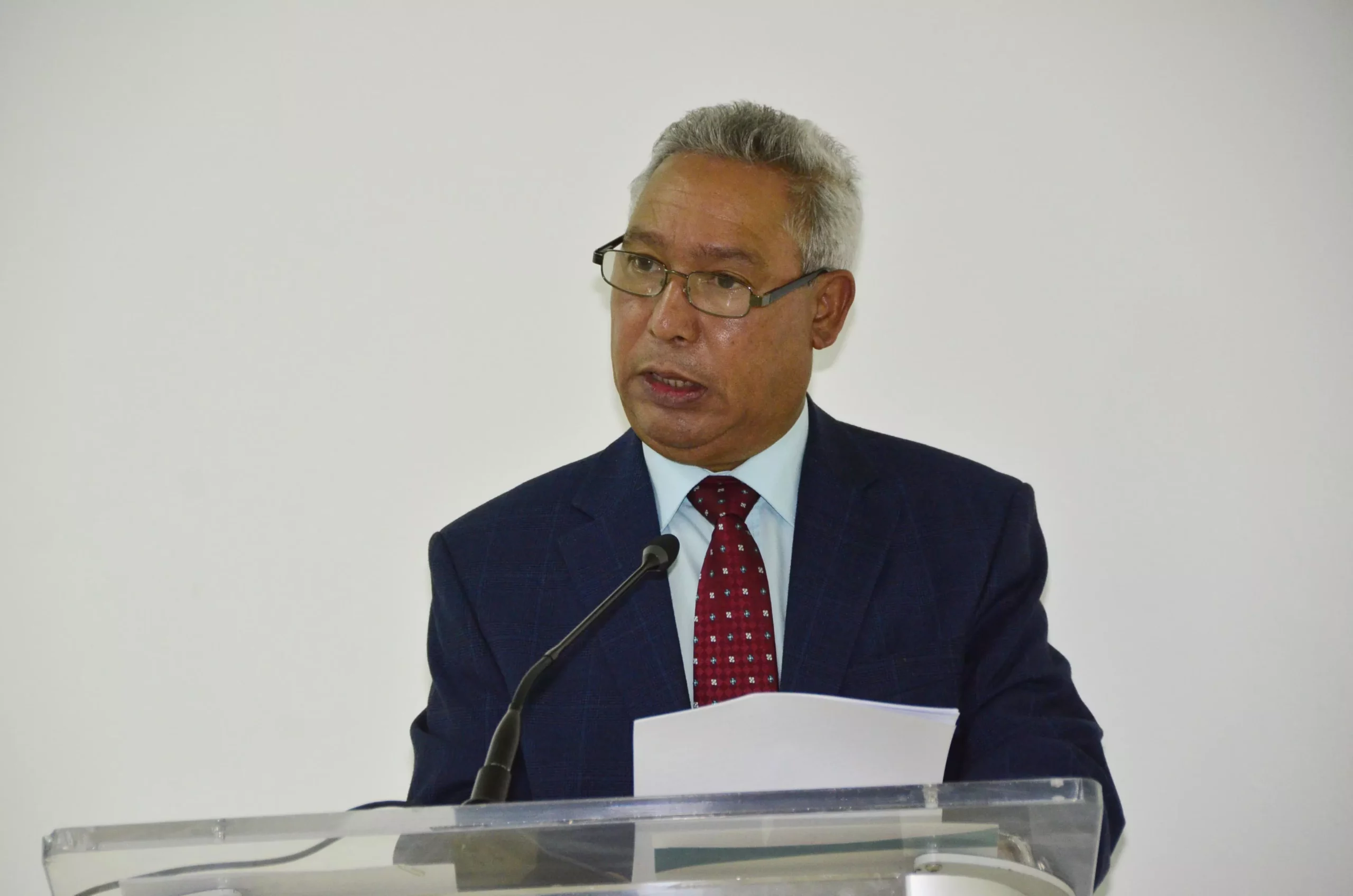 ministro-isidoro-santana