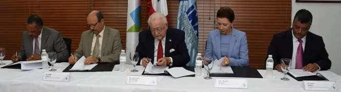 firma-del-acuerdo-02