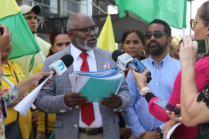 juan-dionicio-restituyo-secretario-general-del-frente-amplio