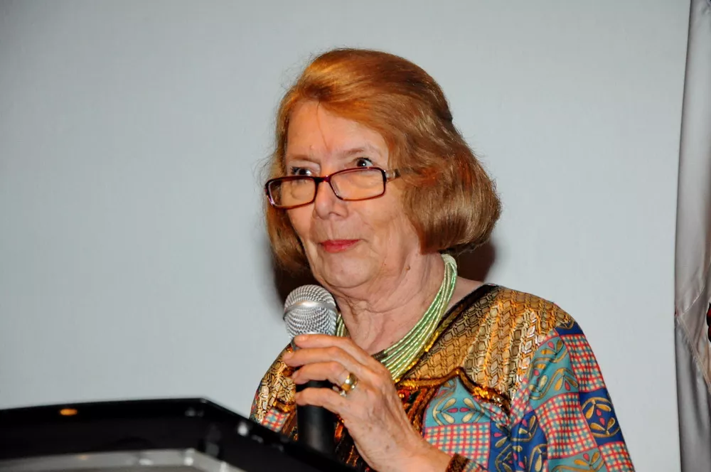 marianne-de-tolentino-al-leer-la-semblanza-de-jose-cestero