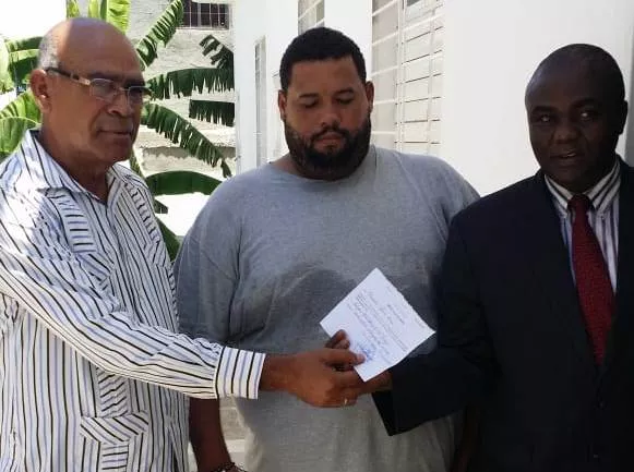 consul-cruz-recibe-a-dominicano