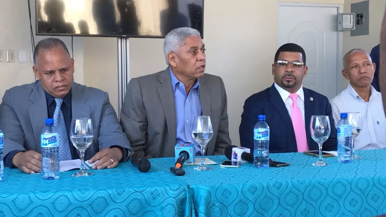 nelson-guillen-habla-en-la-rueda-de-prensa