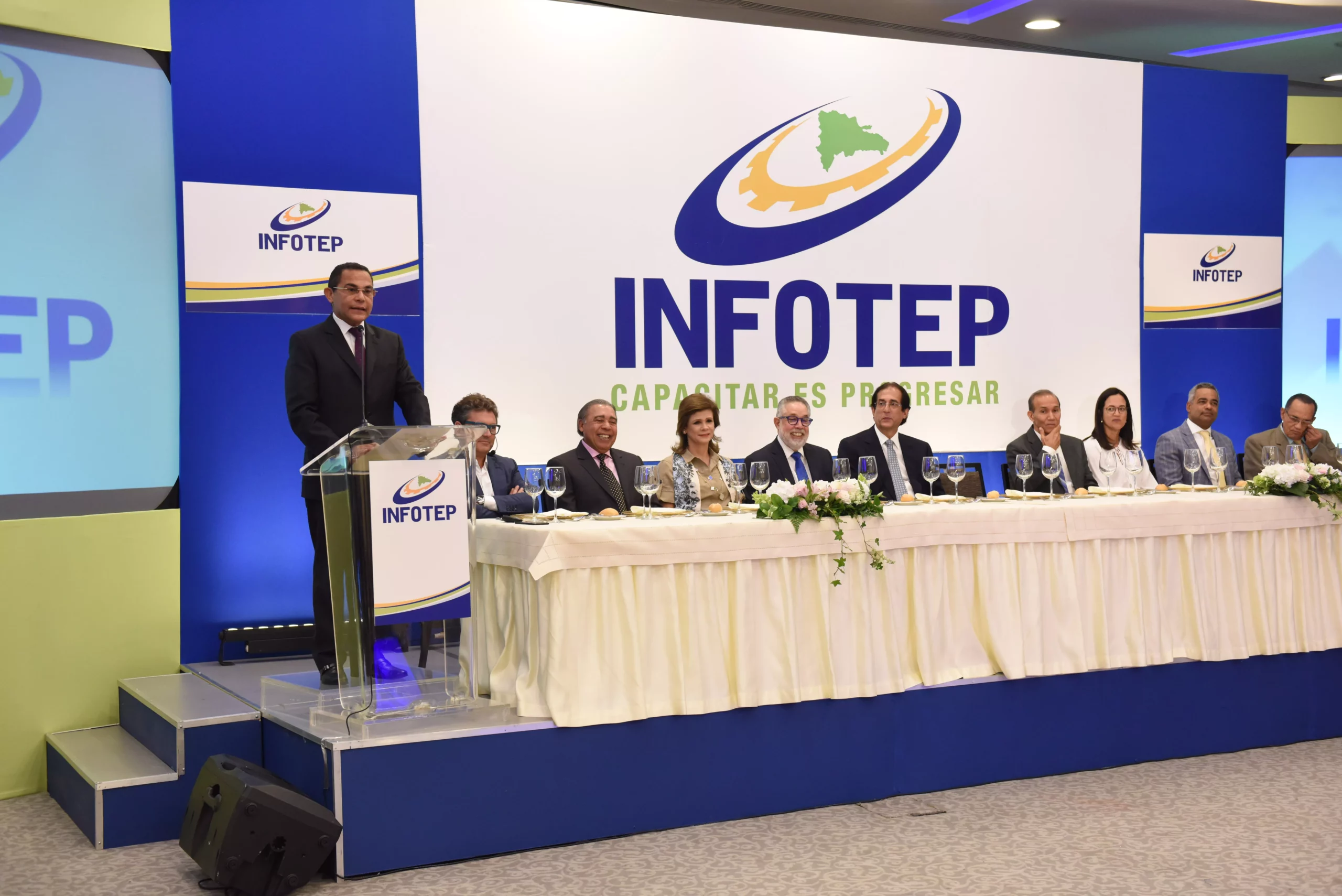 rafael-ovalles-marc-vidal-fermin-acosta-elena-viyella-campos-de-moya-gustavo-montalvo-winston-santos-lina-garcia-joel-santos-y-gabriel-del-rio
