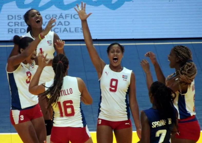 35_deportes_31Las cubanas celebran la victoria.  fuente externa_3p01