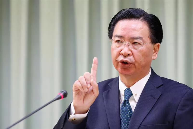 el-ministro-de-relaciones-exteriores-de-taiwan-joseph-wu-comunica-la-ruptura-de-relaciones-con-el-salvador-efe