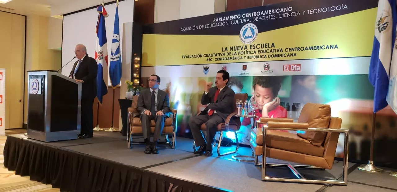 foto-inauguracion-del-foro-sobre-educacion-del-parlamento-centroamericano-parlacen-1