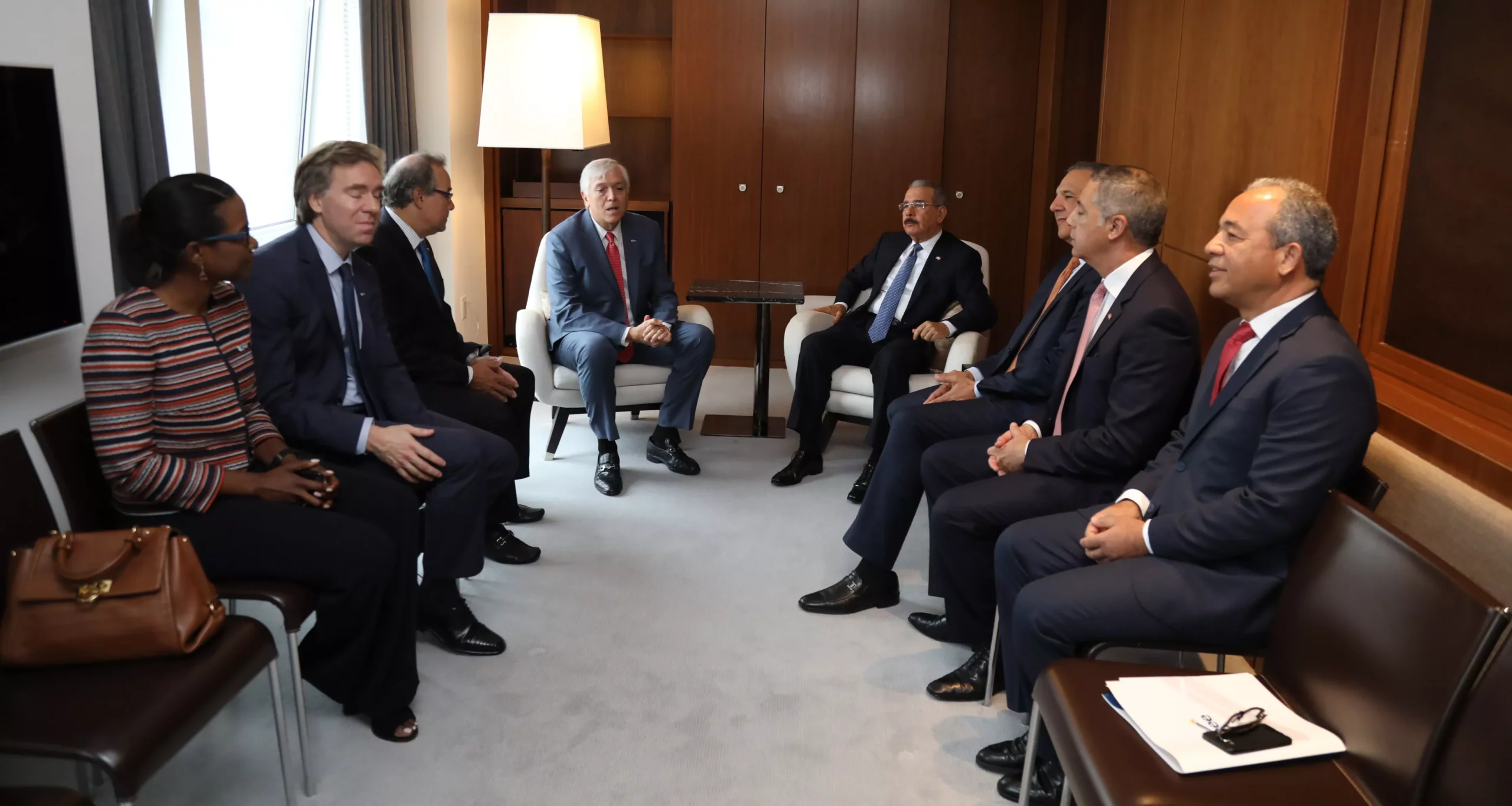 reunion-de-danilo-medina-con-aes-en-ny