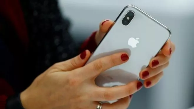 _104430710_apple1