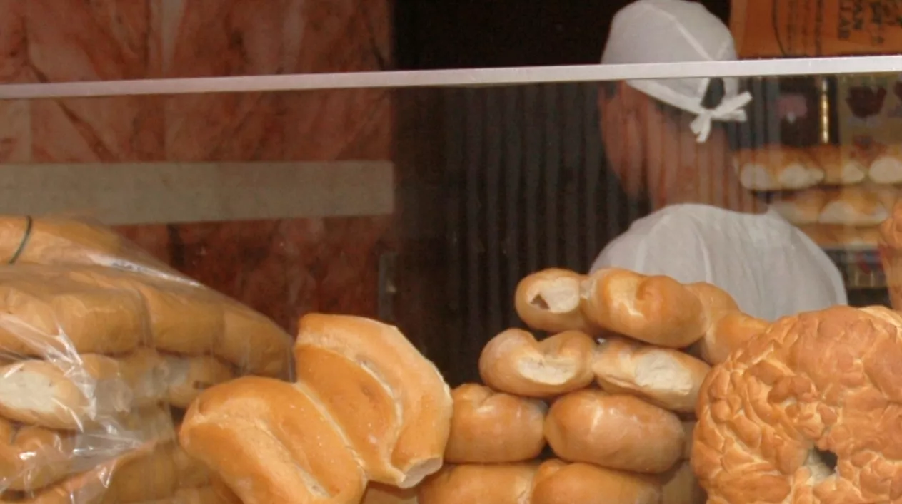 Pan. panadero y alza del pan de agua