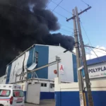 Dos muertos y 22 heridos por explosión en fábrica de plástico en Villas Agrícolas
