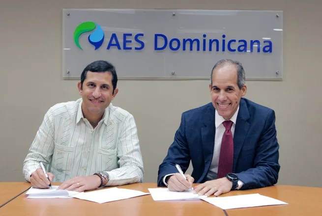 roberto-herrera-presidente-de-la-junta-de-directores-del-fondo-de-agua-santo-domingo-y-edwin-de-los-santos-presidente-de-aes-dominicana-y-de-dpp