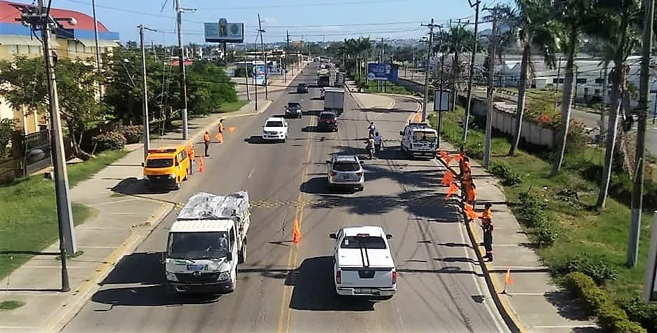 transito-vehicular-se-intensifica-y-se-dinamiza-comercio-de-puerto-plata-debido-a-festividades-de-nochebuena-y-vispera-de-navidad