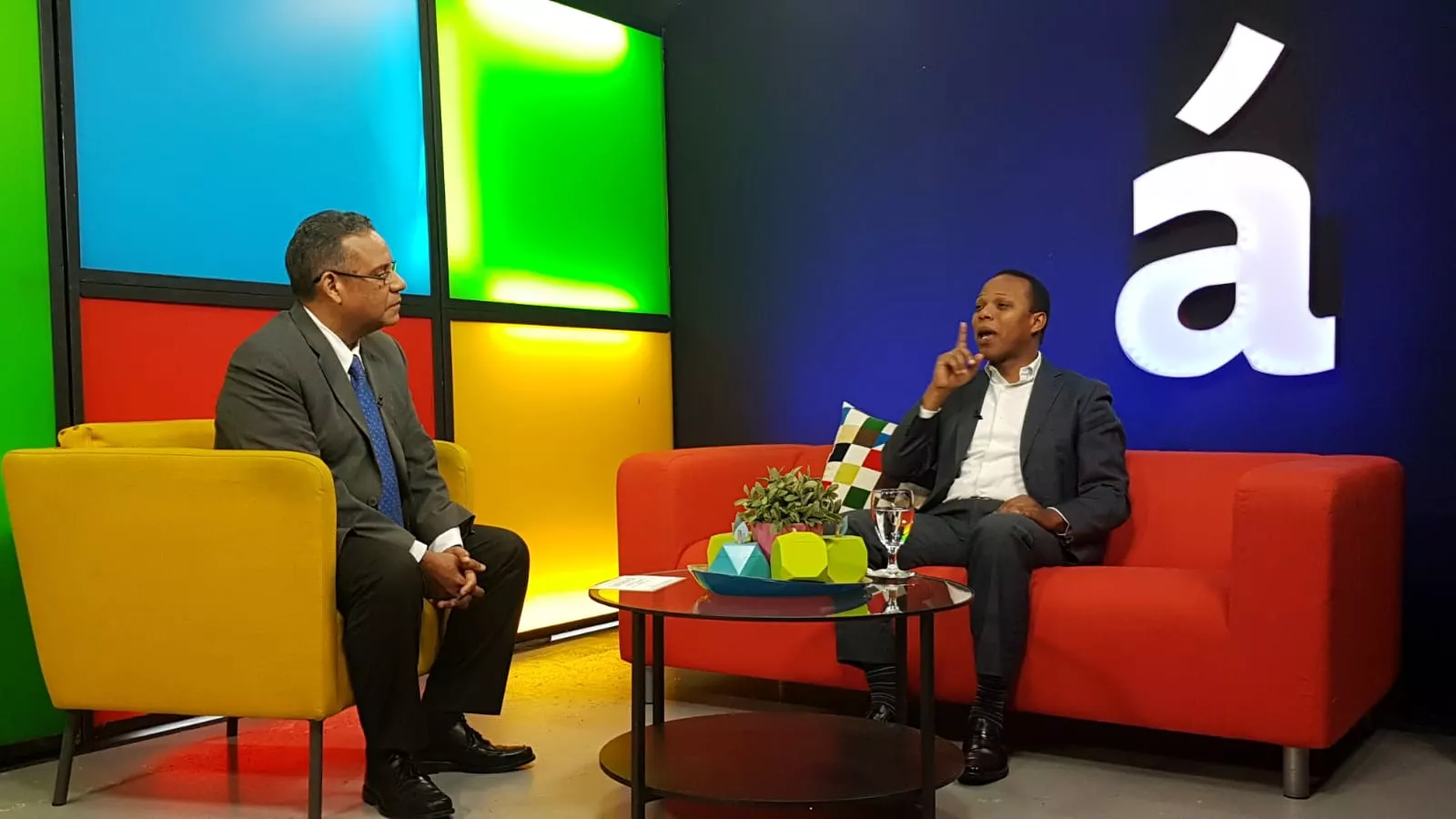 el-periodista-gustafvo-olivo-entrevisto-a-milton-morrison-en-su-programa-a-partir-de-ahora