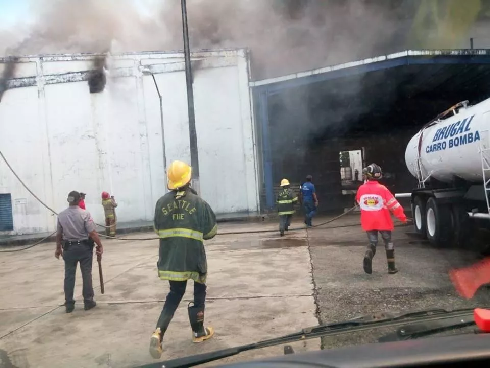 casa-brugal-aclara-que-ningun-empleado-fue-afectado-por-incendio-en-deposito-i