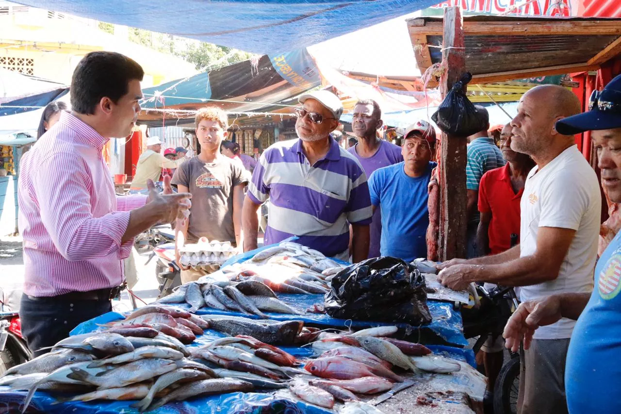 wellington-arnaud-en-el-mercado-municipal-de-azua