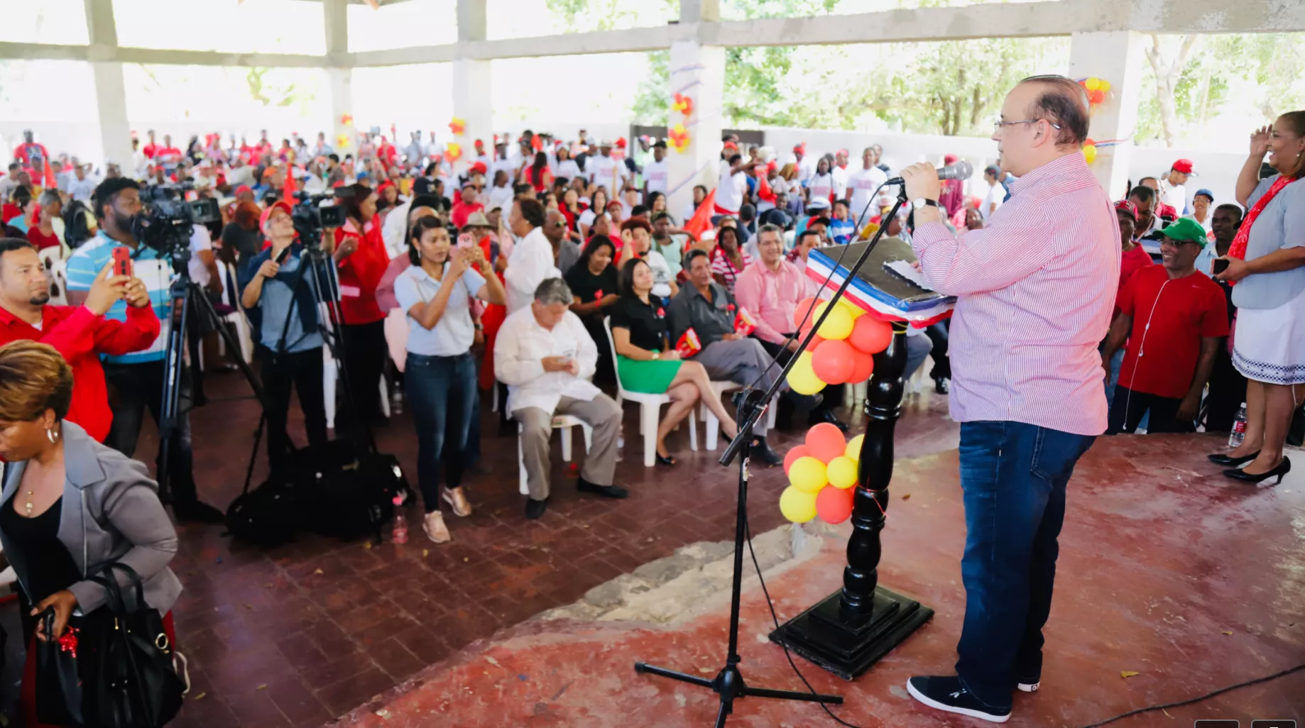 foto-san-pedro-de-macoris-el-ingeniero-quique-antun-habla-en-el-acto-que-encabezo-este-domingo-en-esta-ciudad