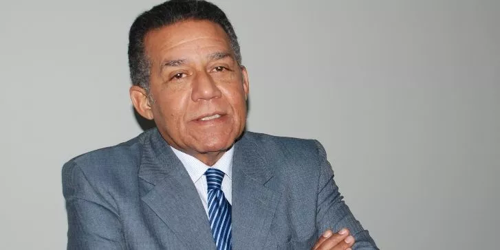 Juan Bolivar Díaz, director Noticiario Teleantillas. Alegría