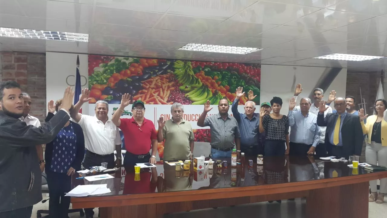 hecmilio-galvan-vicepresidente-ejecutivo-de-confenagro-tomo-el-juramento-a-los-integrantes-del-consejo-de-la-miel