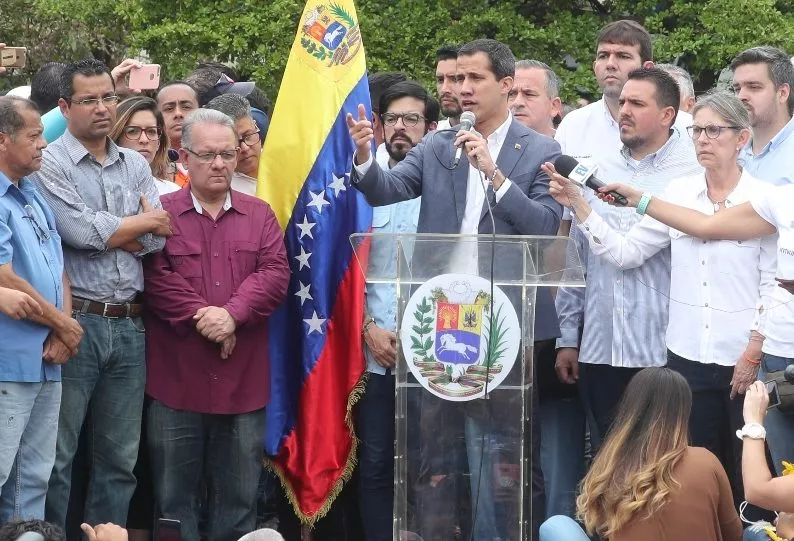 Guaidó pide a su representante en EEUU coordinar cooperación con Comando Sur