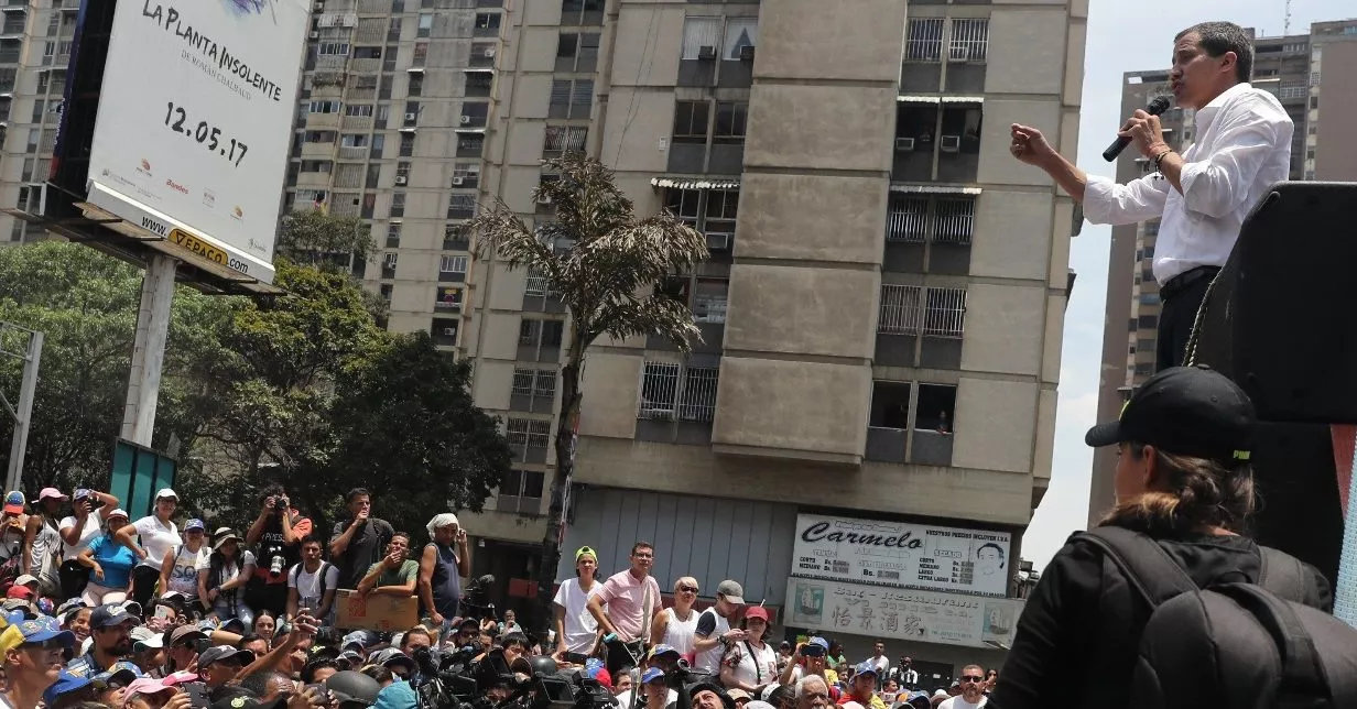 Venezolanos vuelven a las calles tras efímero levantamiento militar