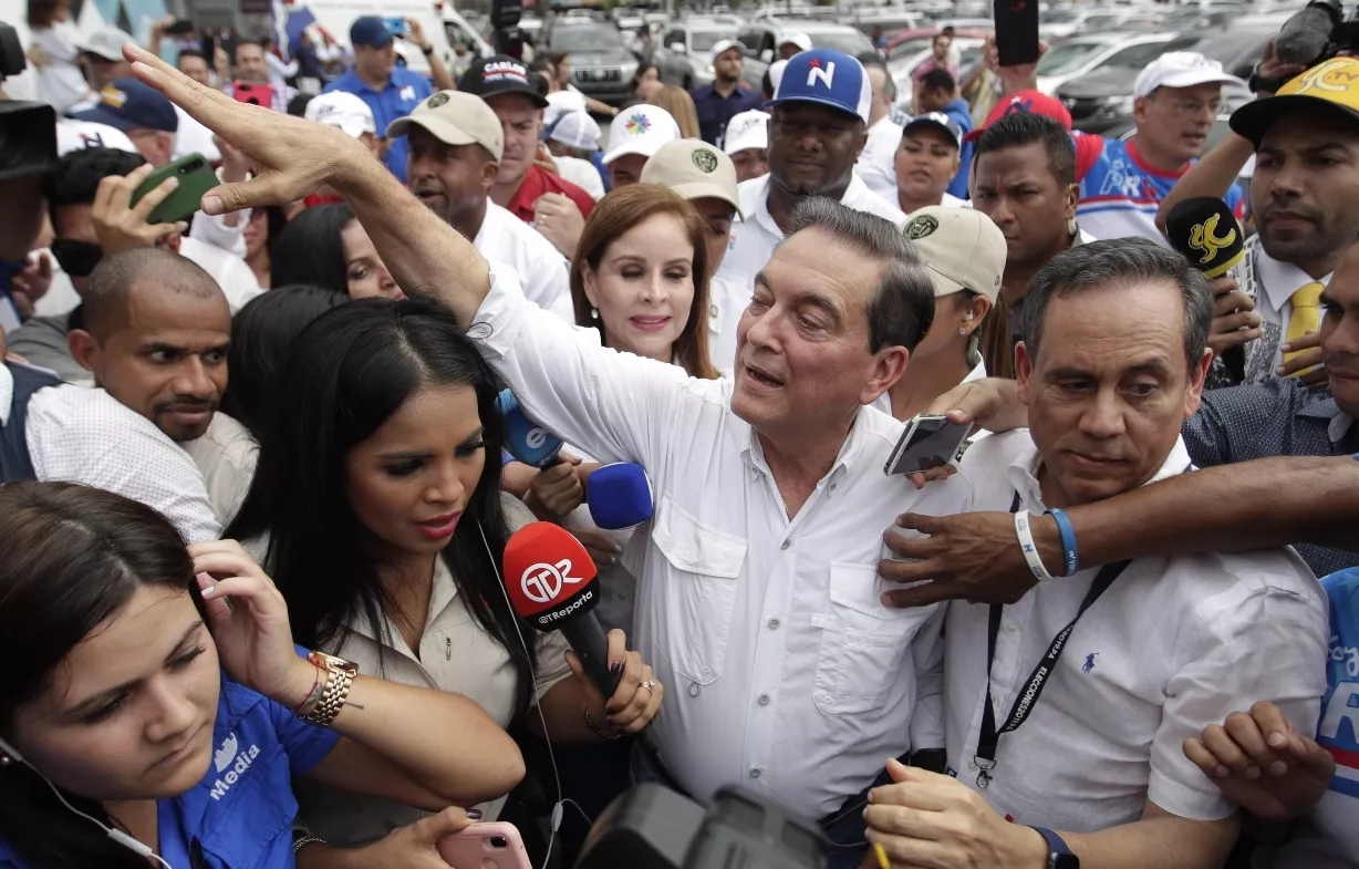 Panameños acuden a las urnas puntualmente a renovar sus autoridades