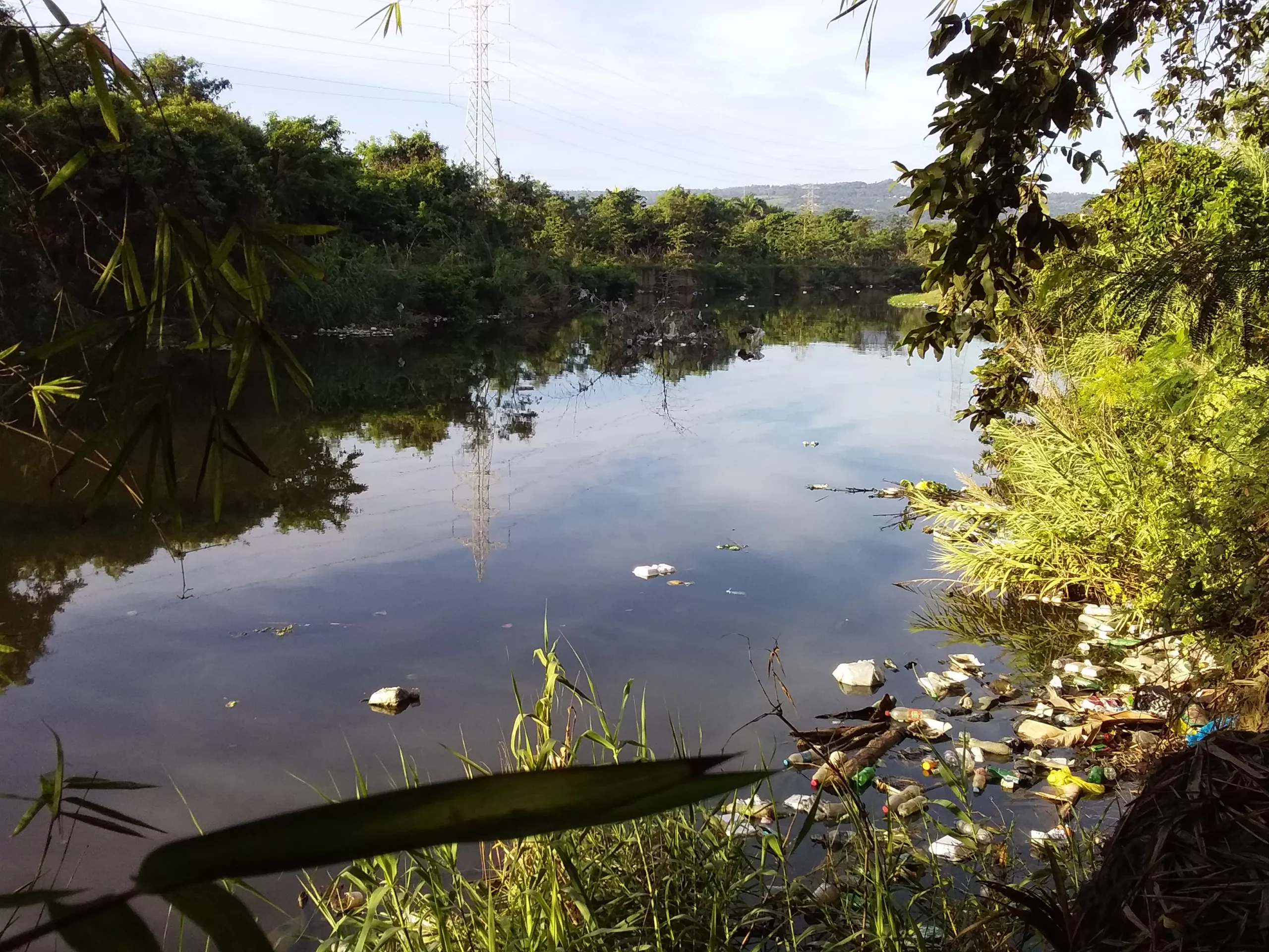 deploran-niveles-de-contaminacion-del-rio-san-marcos-en-puerto-plata-que-paso-de-ser-un-afluente-encantador-a-gran-estercolero