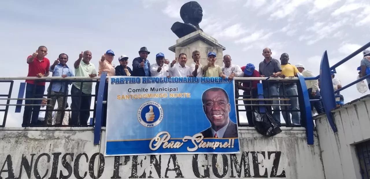 directivos-del-prm-que-acudieron-a-la-plazoleta-del-puente-de-la-17