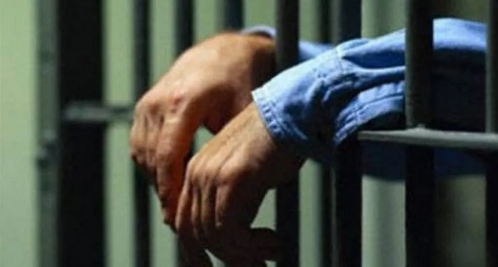 dos-latinos-escapan-de-una-carcel-de-eeuu-usando-sabanas-para-descolgarse-1024×550