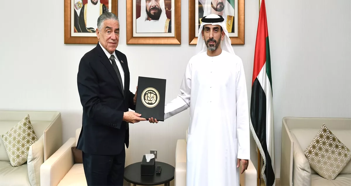 soto-jimenez-presenta-copia-credenciales-en-emiratos-arabes-unidos