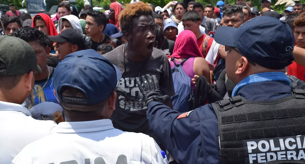 Autoridades frenan caravana de migrantes en frontera sur de México
