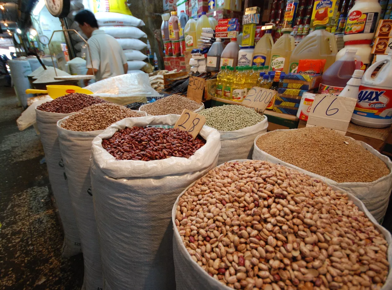 economia. Recorrido en el Mercado Nuevo. Juan Faña