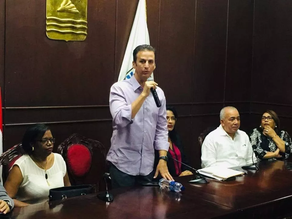 alcalde-municipal-de-puerto-plata-otra-vez-en-la-palestra-publica-por-no-devolucion-de-dinero-terrenos-maggiolo