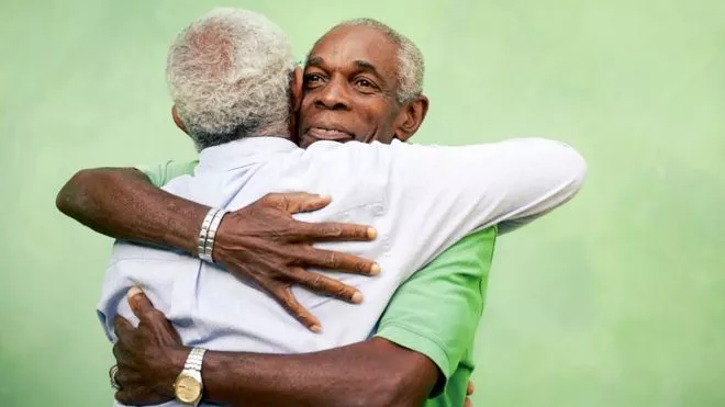 _108667433_menhugging