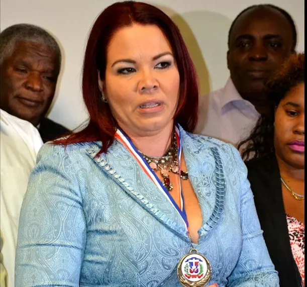 josefina-capellan-periodista-de-cdn-canal-37-11