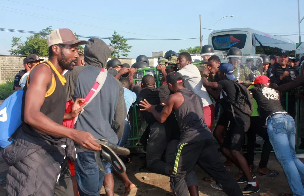 Migrantes africanos arman trifulca en garita migratoria en el sur de México