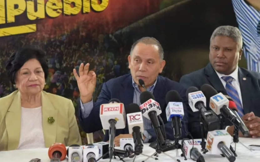 Rueuda de prensa equipo campaña LF y la fuerza del puebl