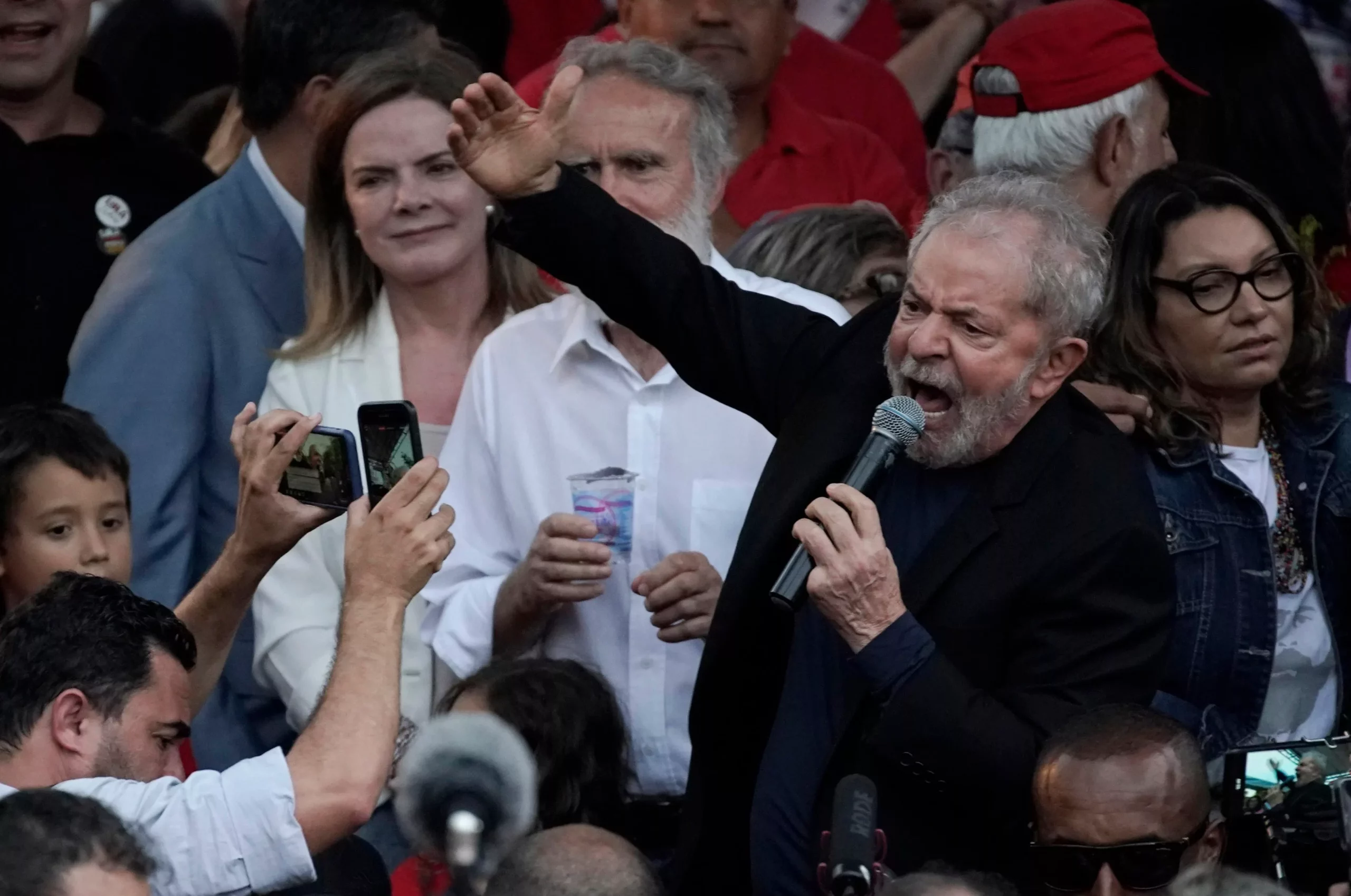 AP EXPLICA BRASIL LULA