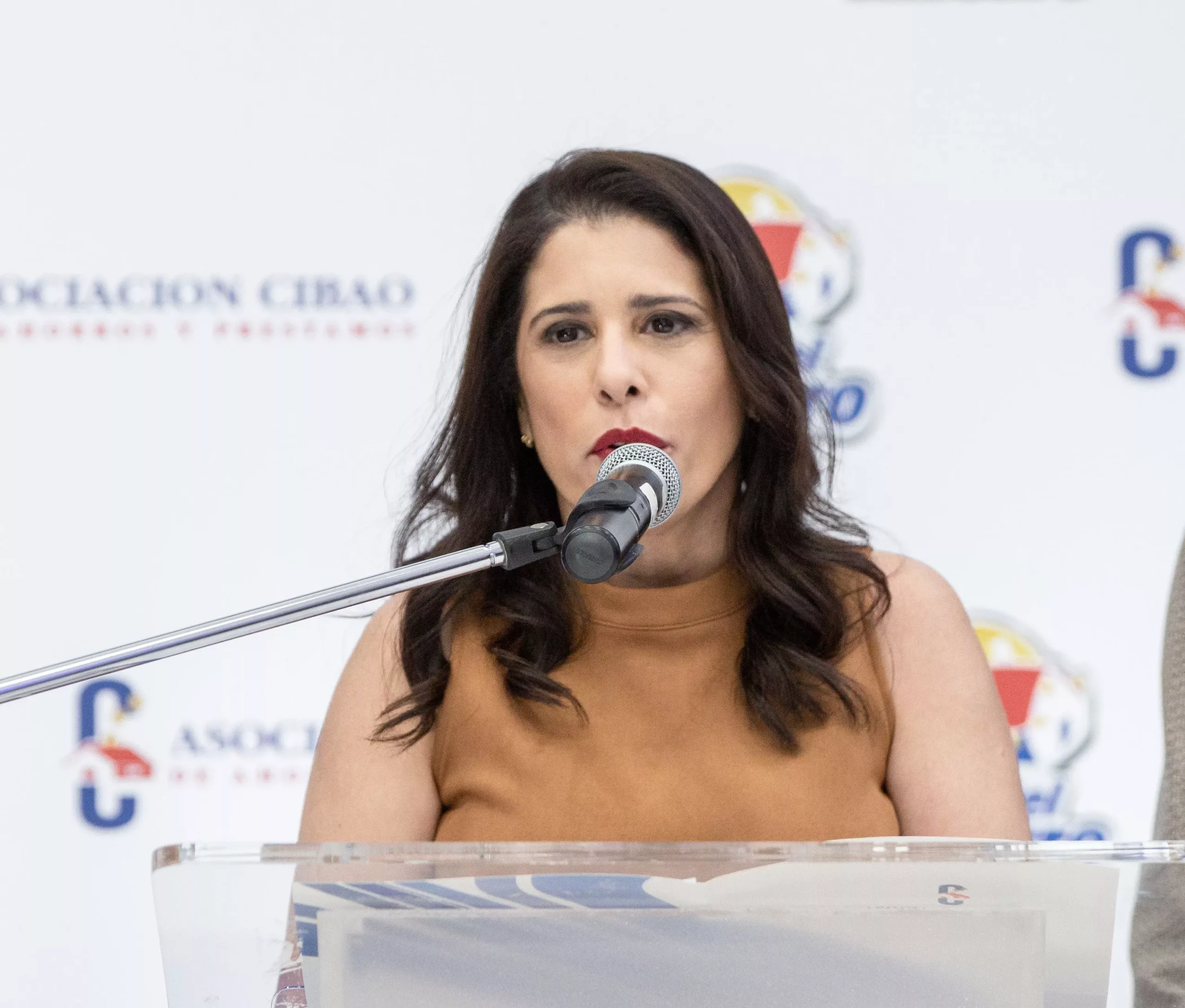 ninoska-suarez-gerente-de-mercadeo-de-acap_06a3319-003