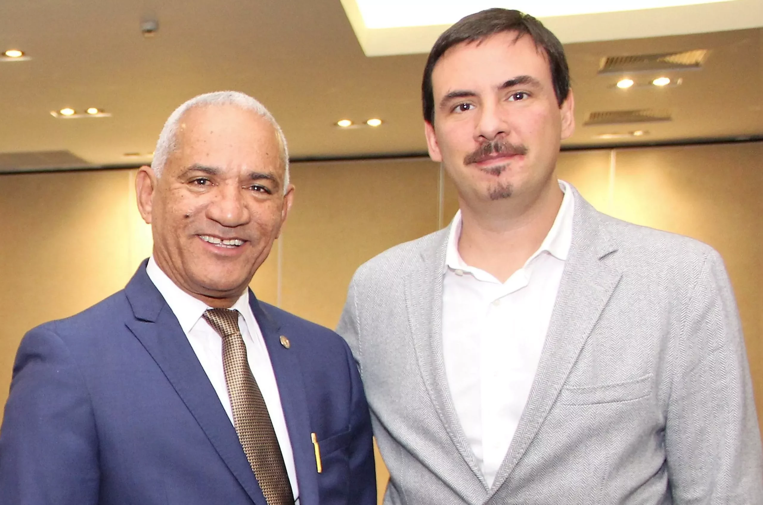 pedro-rodriguez-montero-presidente-colegio-y-el-director-de-soluciones-electorales-e-identidad-digital-para-al