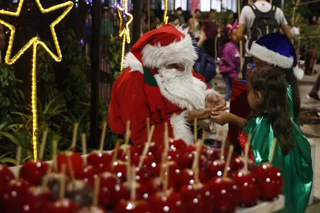 Los tradicionales alumbrados decoran la ciudad de Medellín
