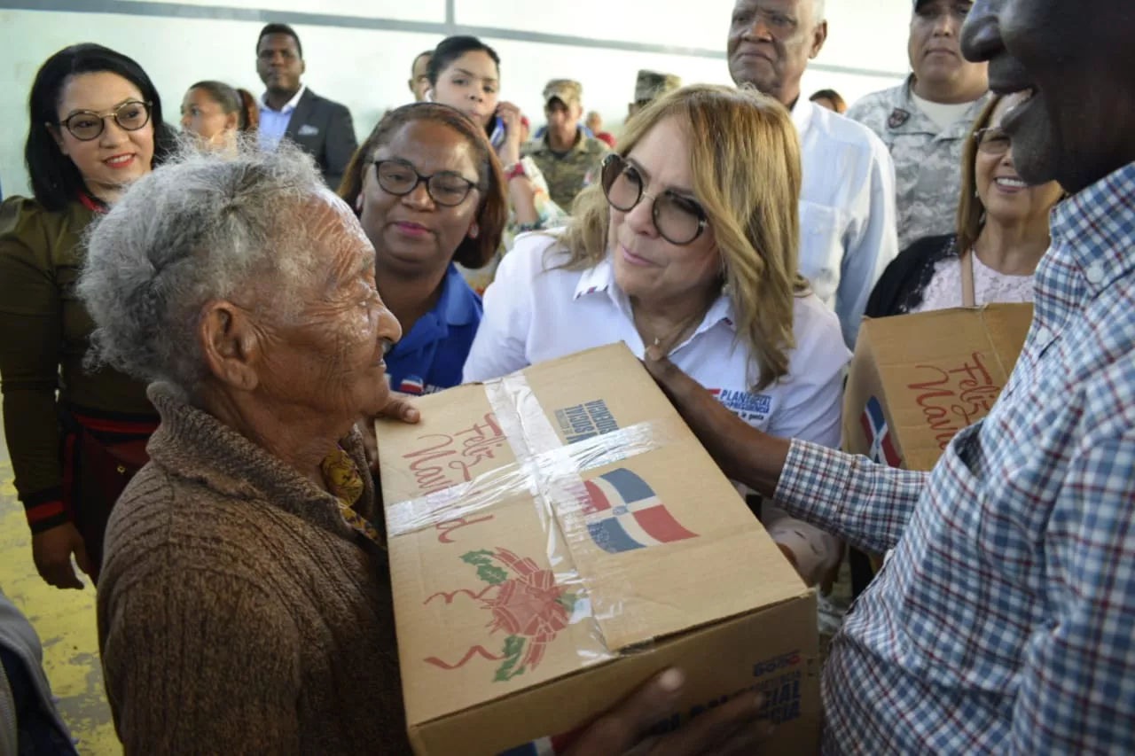 inicio entrega canasta navideña (1)