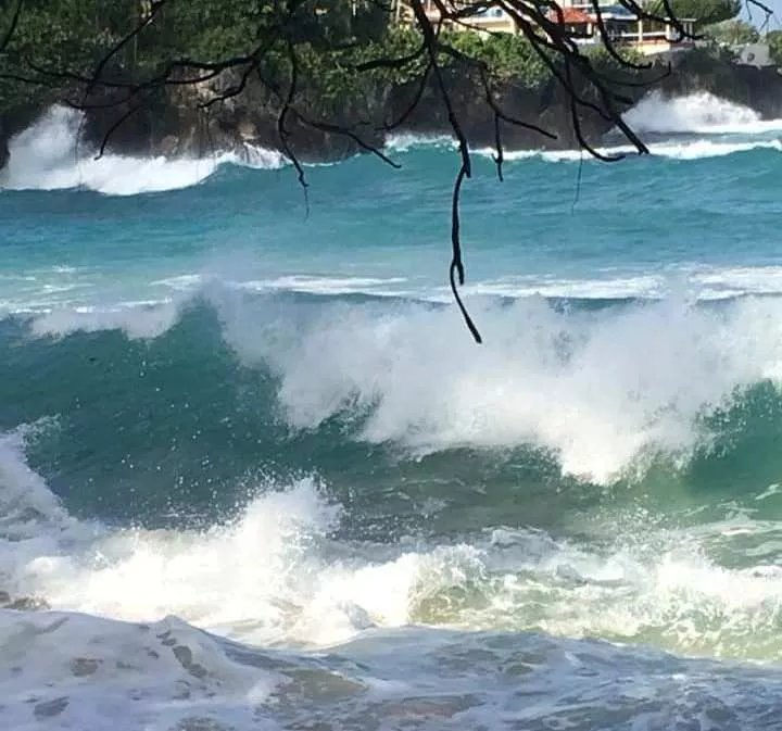 ADVIERTEN SOBRE OLEAJES ANORMALES EN LITORAL DE PUERTO PLATA, PROHÍBEN A BAÑISTAS USO DE PLAYAS