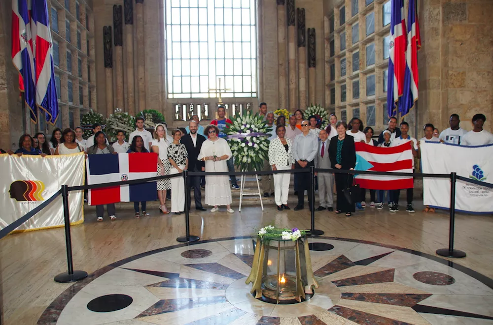 HOSTOS 1