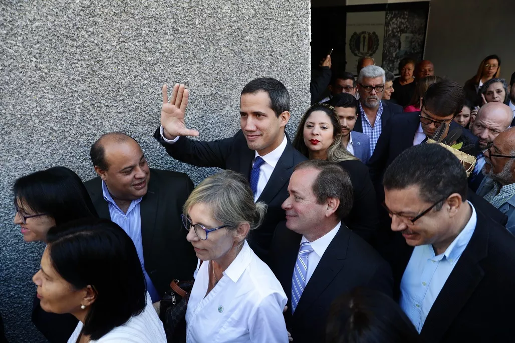 Guaidó se dirige al Parlamento de Venezuela para presidir como presidente
