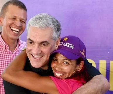POLITICA-33,p01