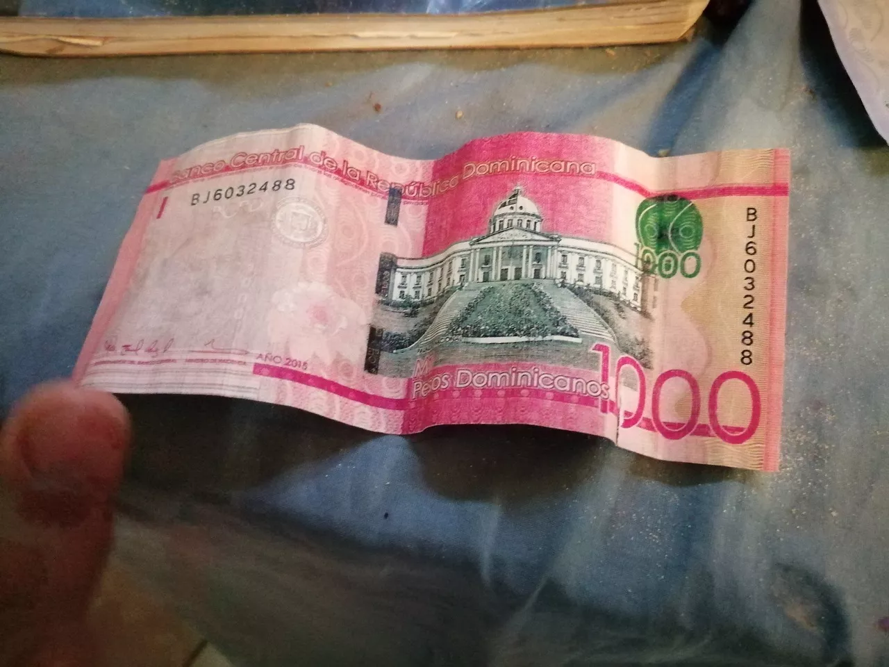 dinero falso-billete de 1,000