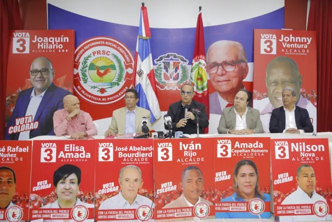 (foto) Quique Antún habla en la rueda de prensa